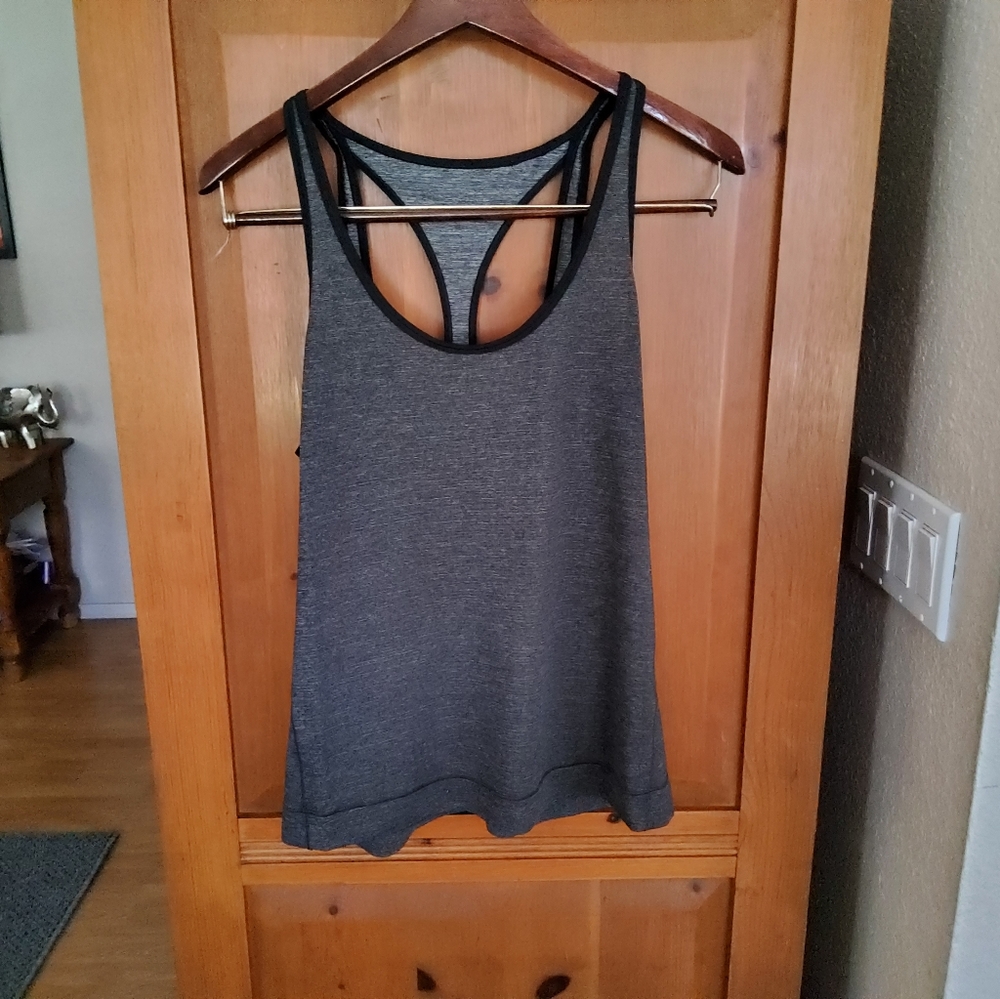 Authentic Lululemon Razorback Tank Beyond EUC Size 6/8